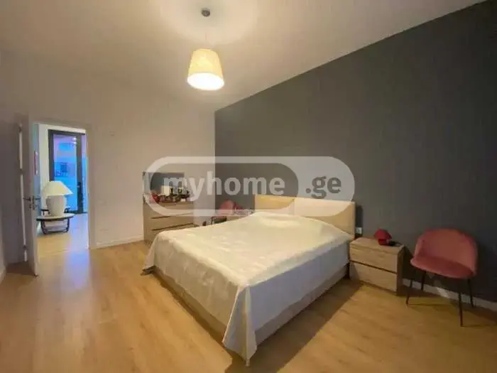 8 Room Private House For Rent In Mtatsminda view 3