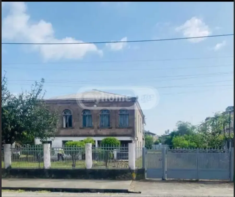 8 Room Private House For Rent In Zugdidi view 1