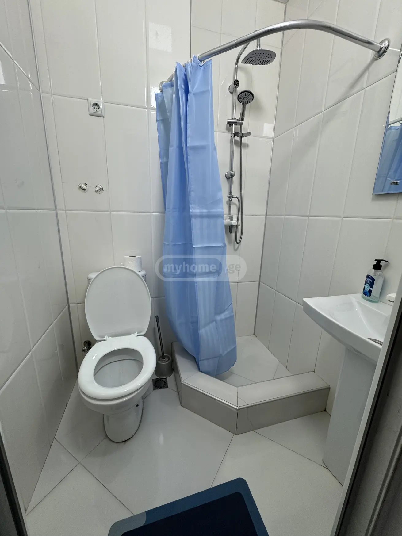 1 Room Apartment Daily Rent In Batumi view 7