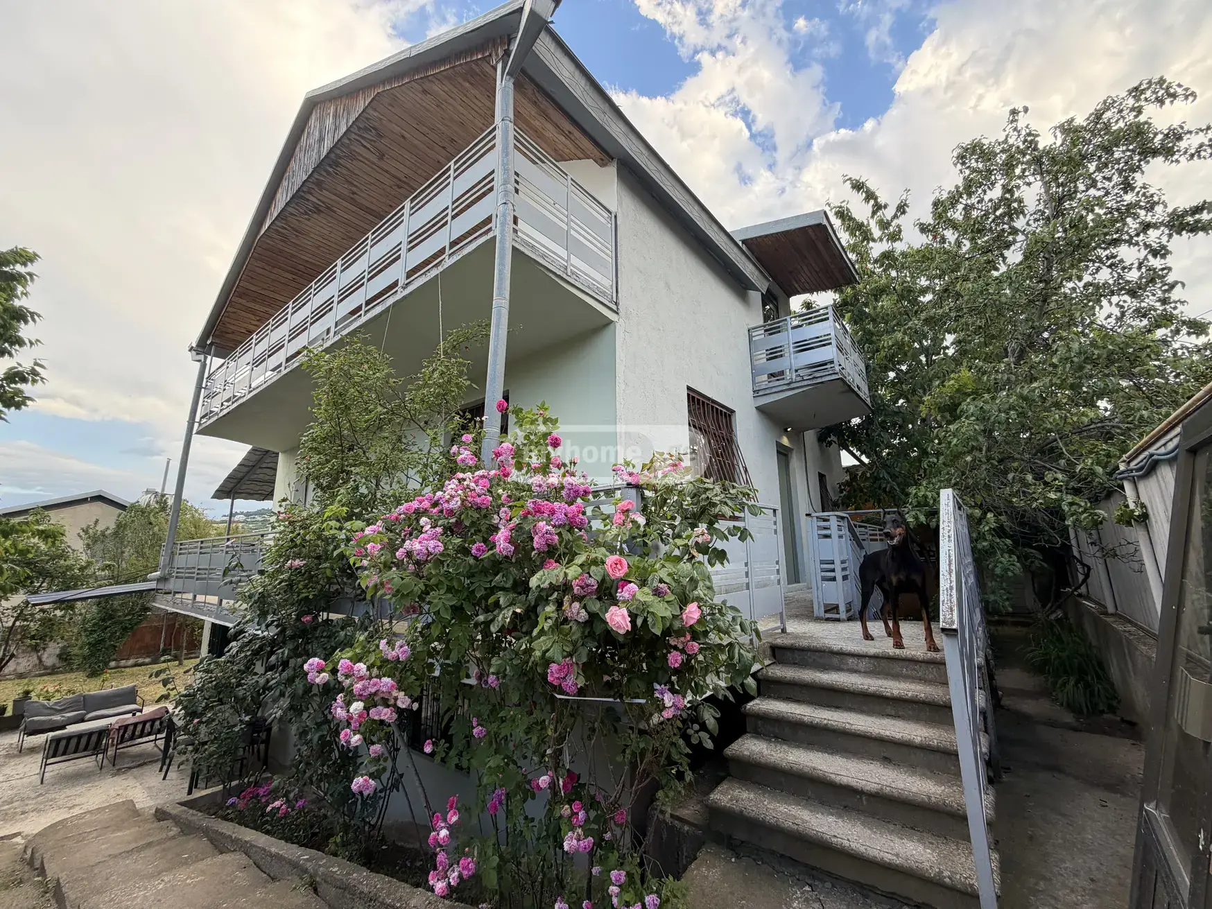 8 Room Country House For Rent In Vake view 1