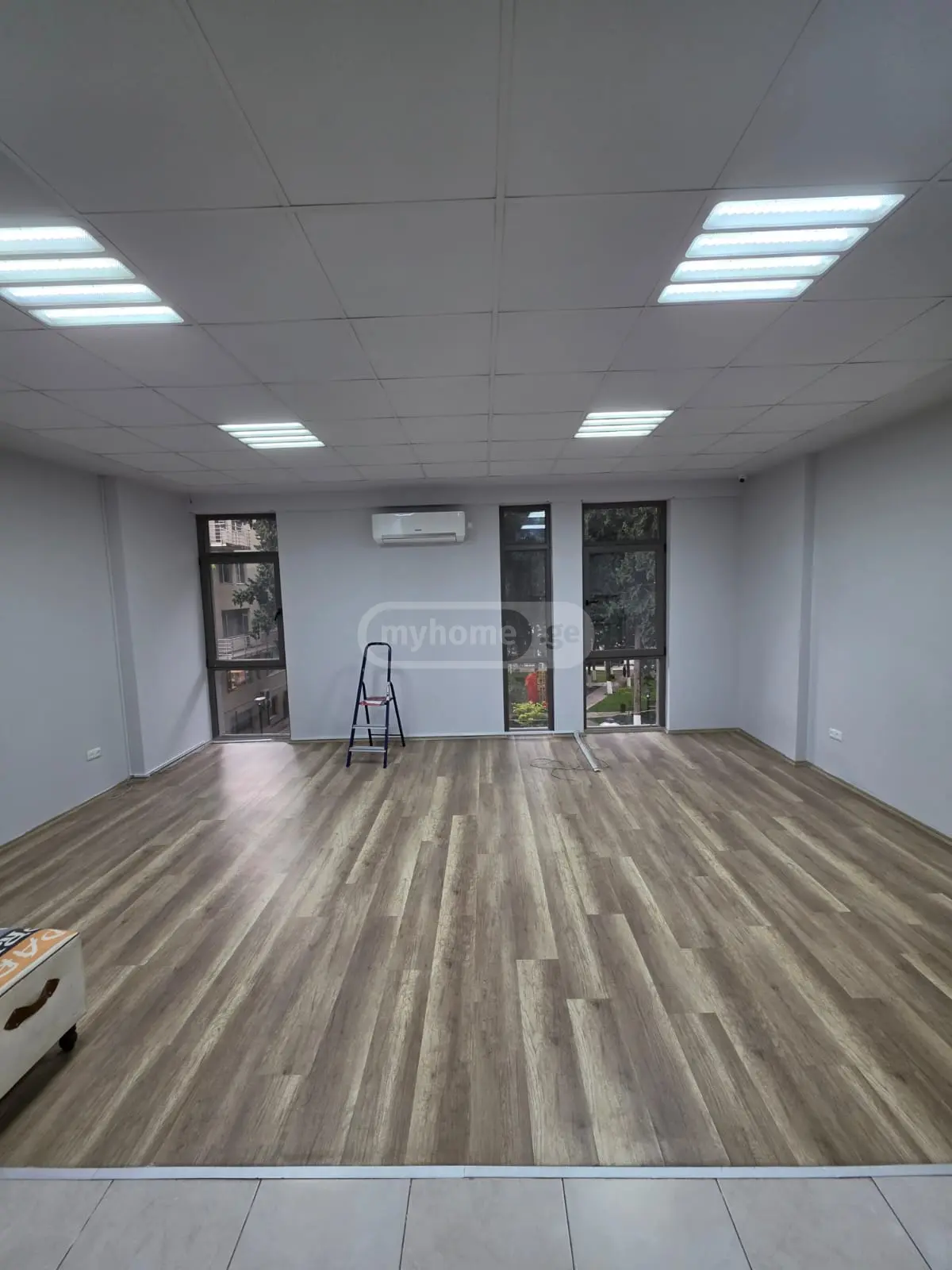 Office Commercial Area For Rent In Saburtalo view 1