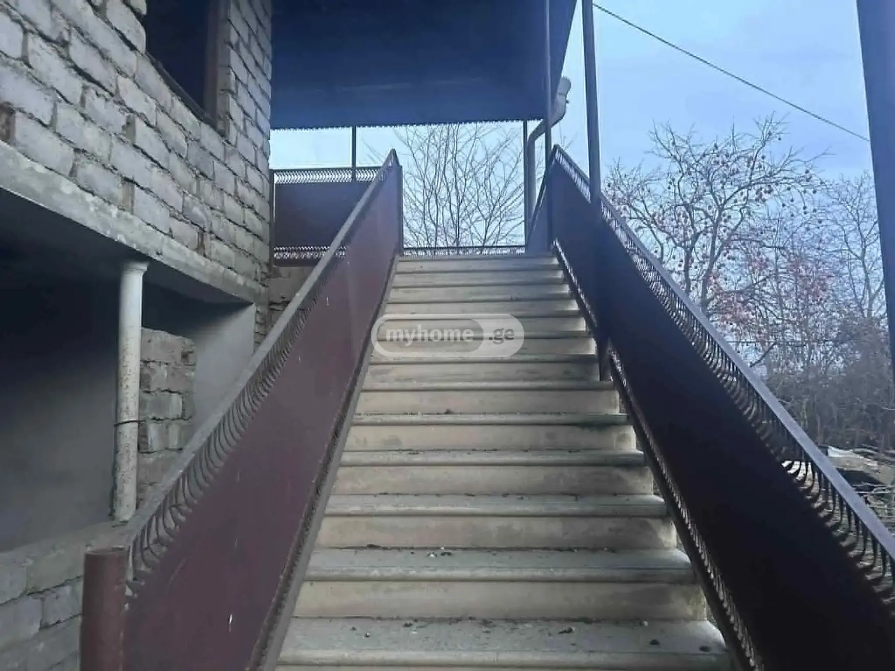 8 Room Private House For Sale view 4