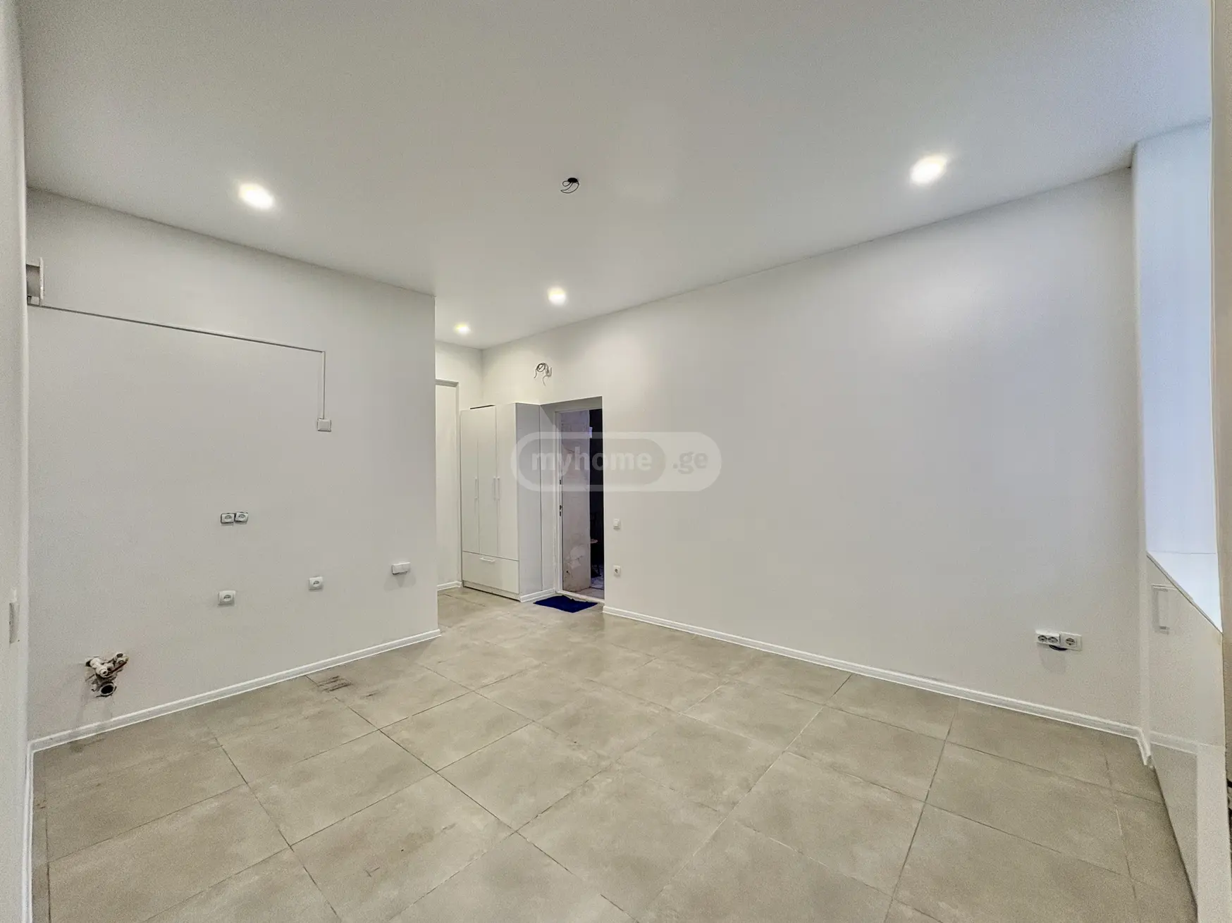 Universal Commercial Area For Rent In Mtatsminda view 1