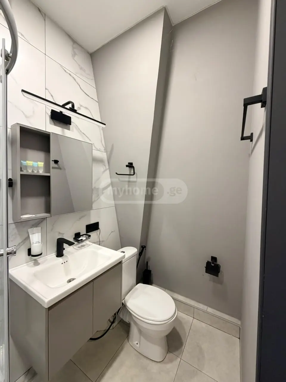 3 Room Hotel Daily Rent In Mtatsminda view 15