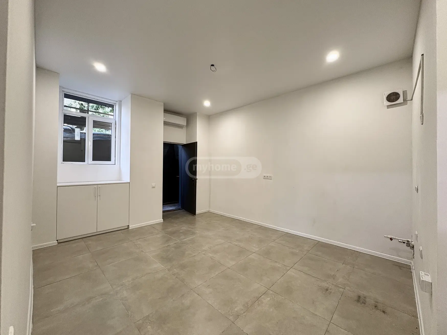 Universal Commercial Area For Rent In Mtatsminda view 2