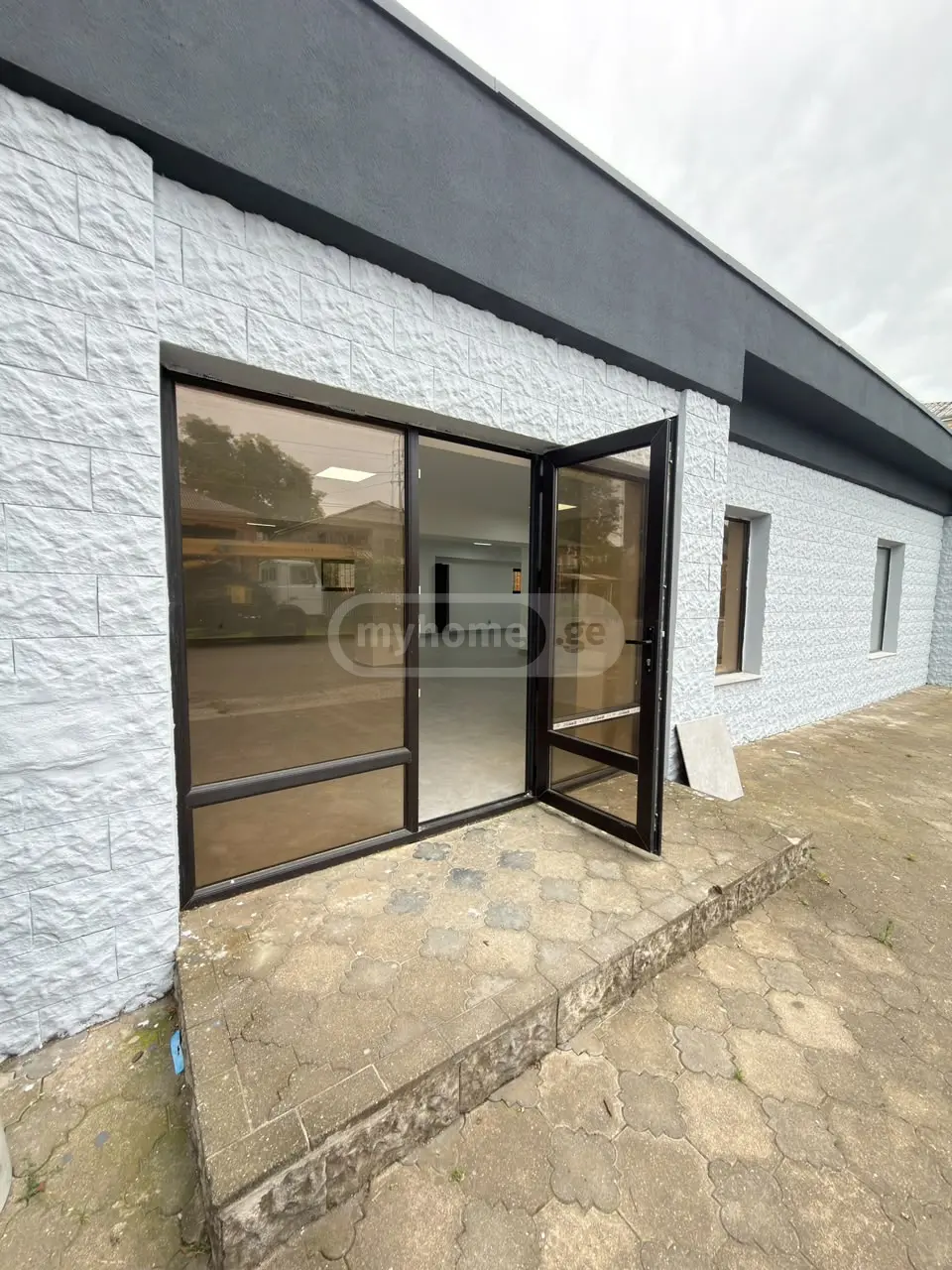 Universal Commercial Area For Rent In Foti view 1