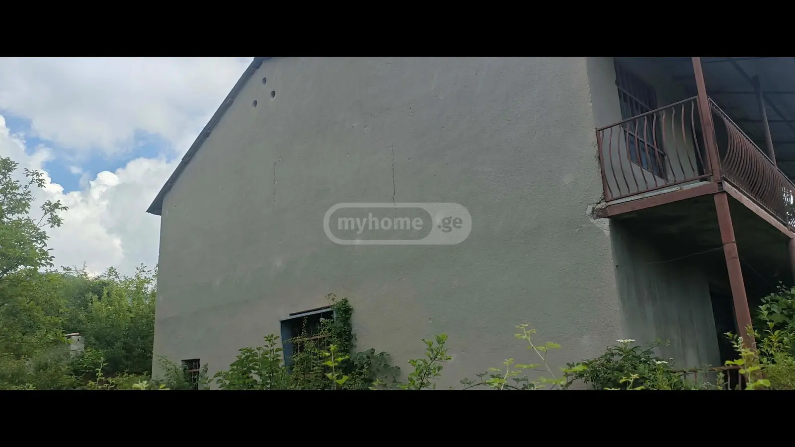 8 Room Private House For Sale view 2