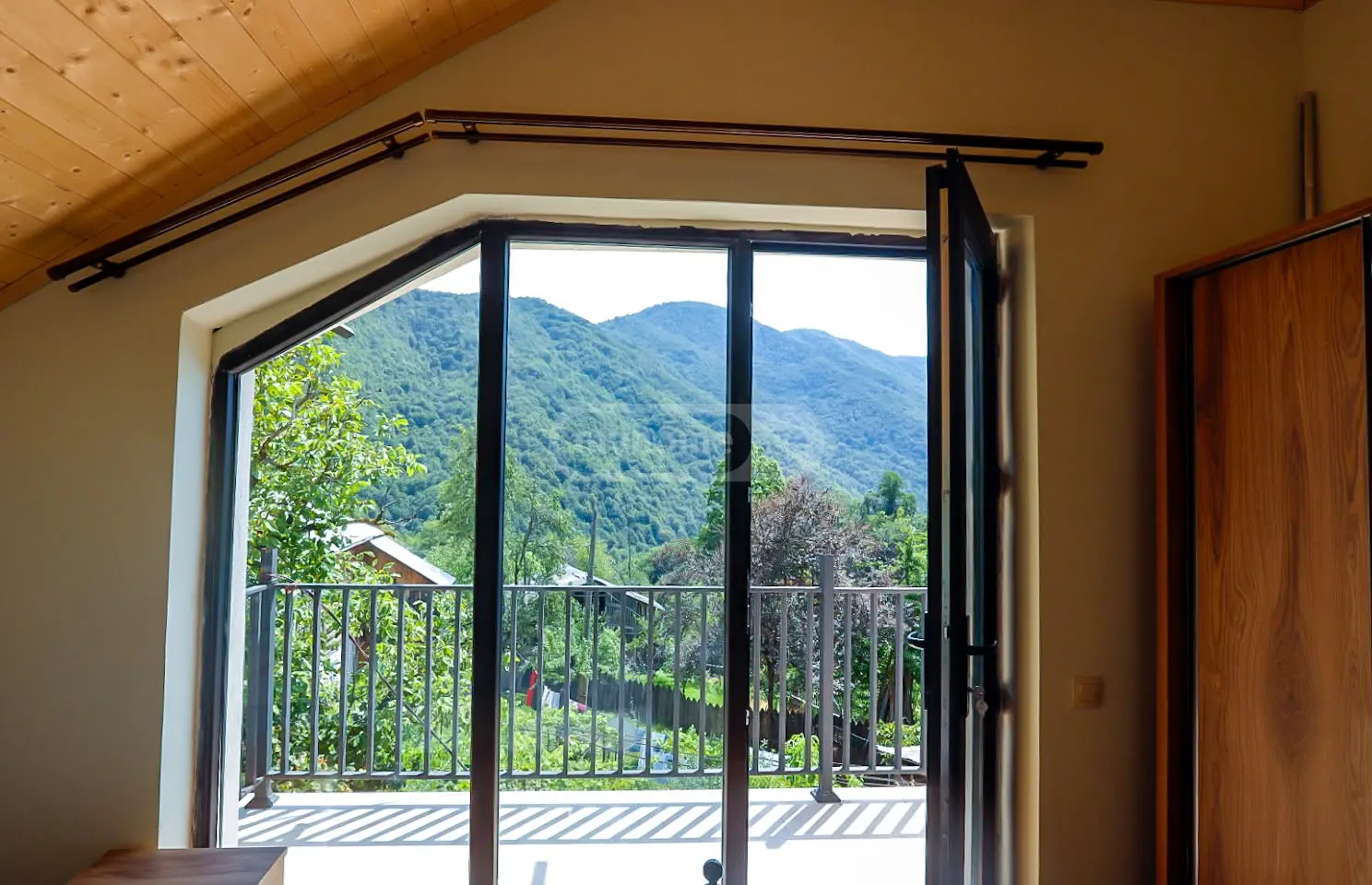 5 Room Apartment Daily Rent In Ambrolauri view 4