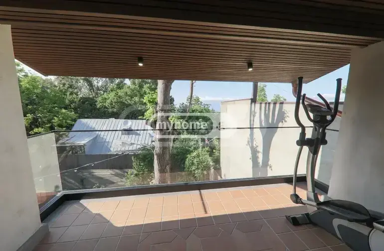 9 Room Apartment For Sale view 2