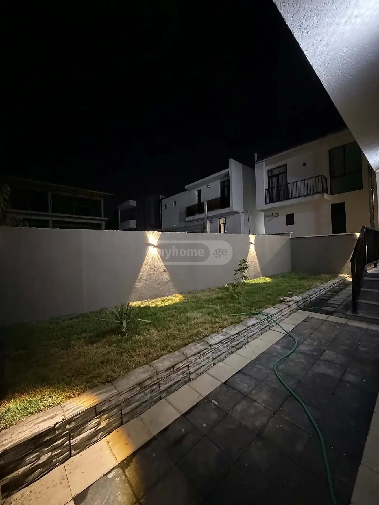 7 Room Private House For Sale view 3