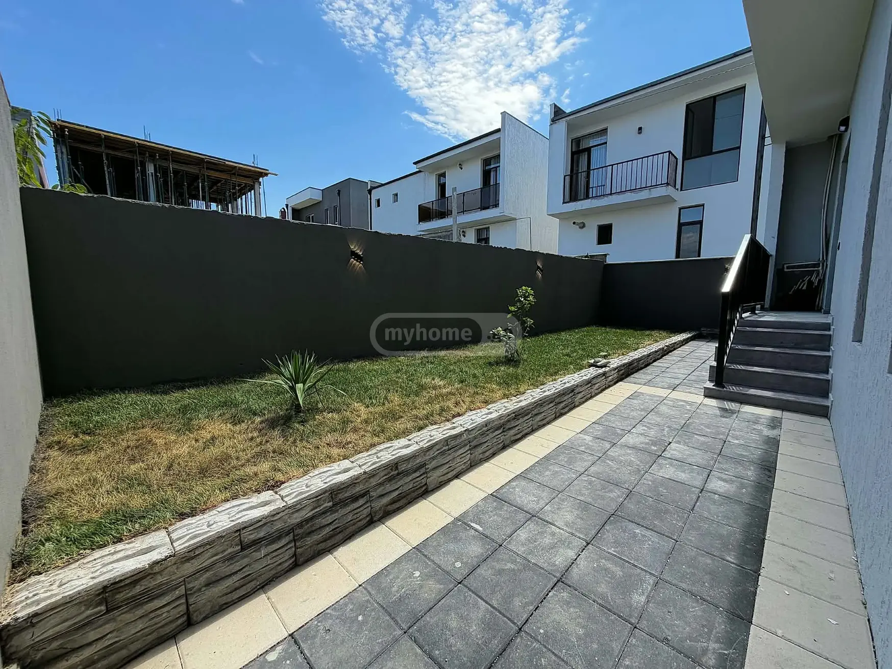 7 Room Private House For Sale view 12