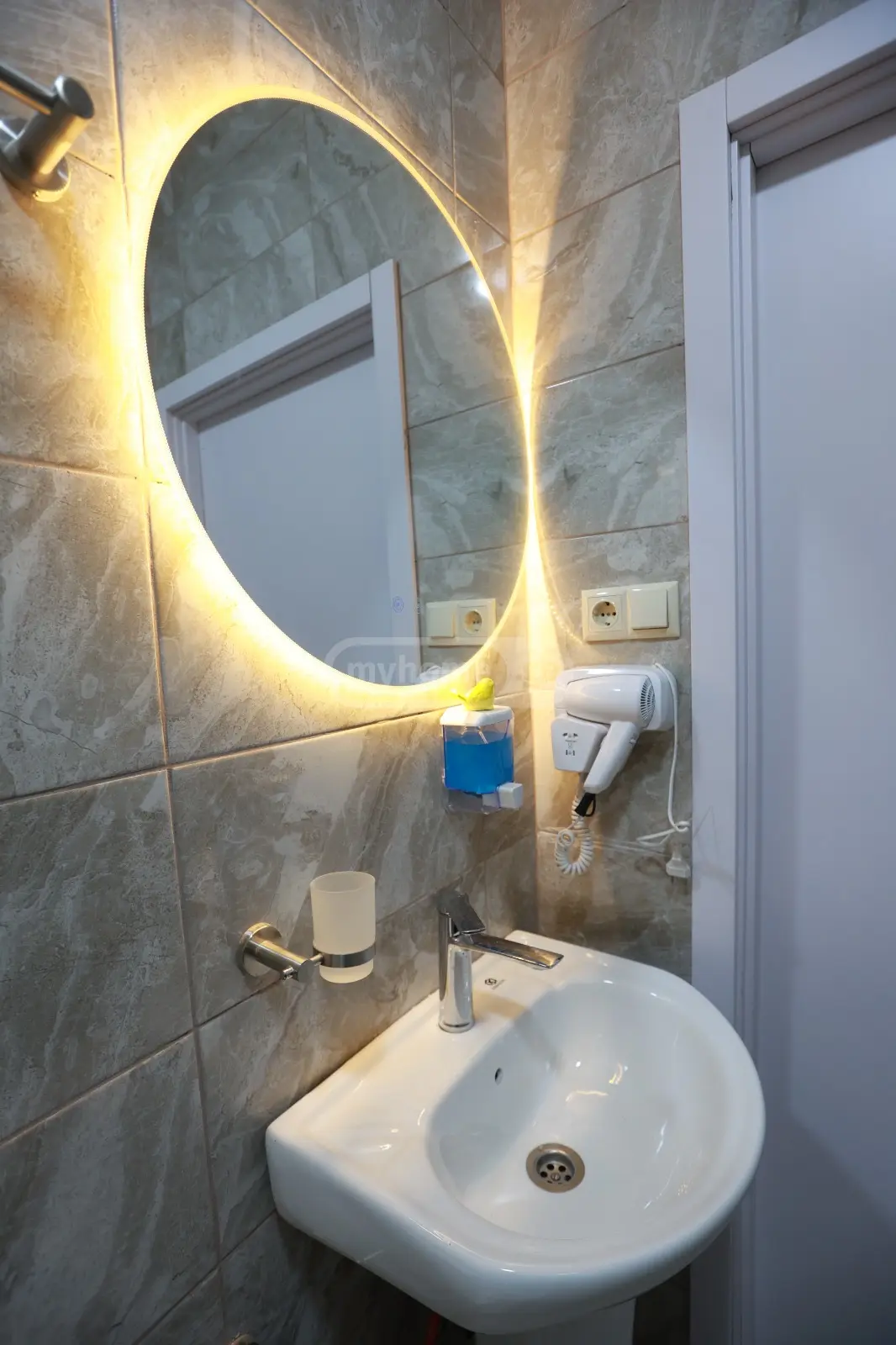 1 Room Apartment Daily Rent In Foti view 6