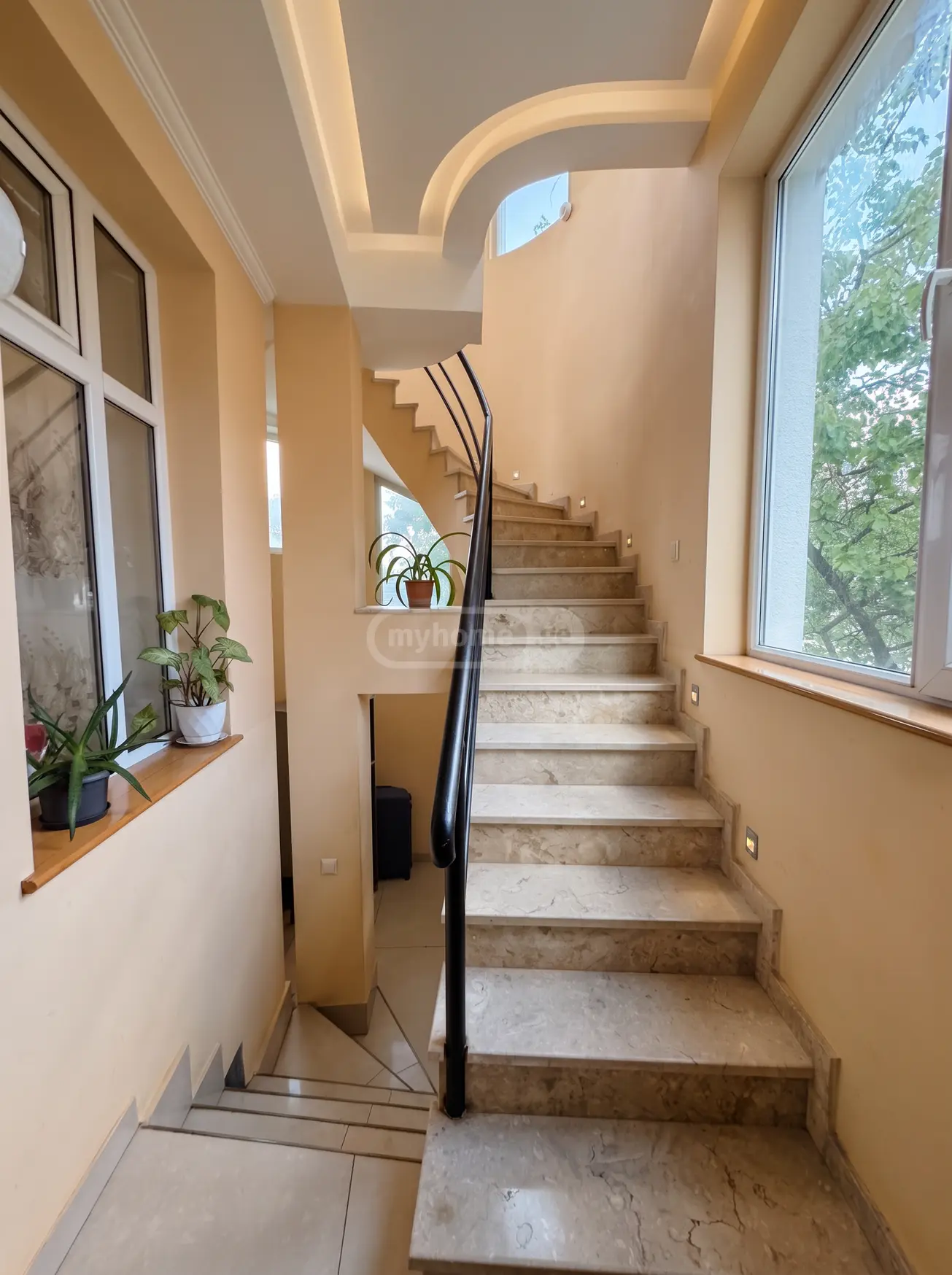 10+ Room Private House For Sale In Mtatsminda view 8