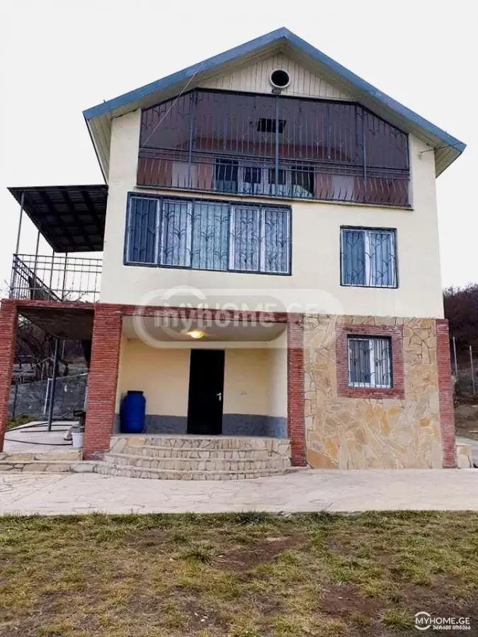 6 Room Country House For Sale view 1