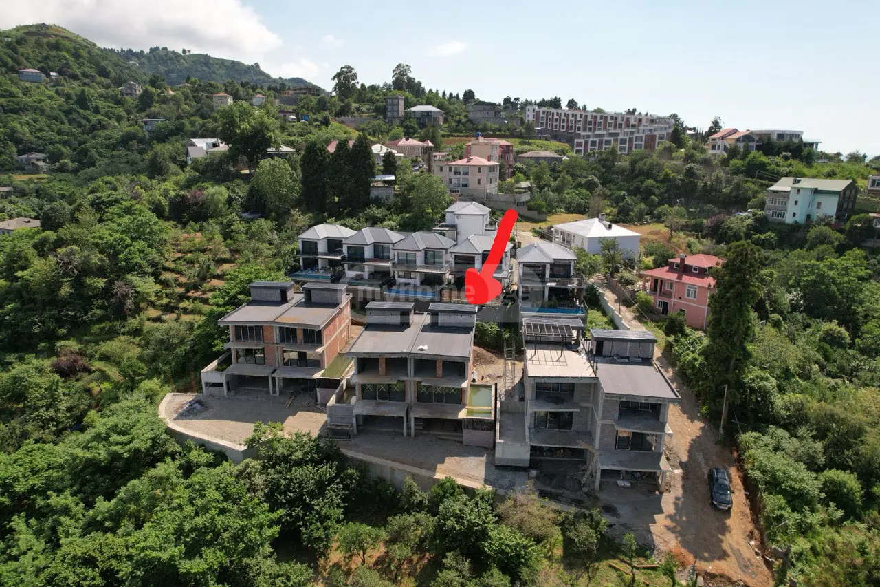 5 Room Private House For Sale view 3