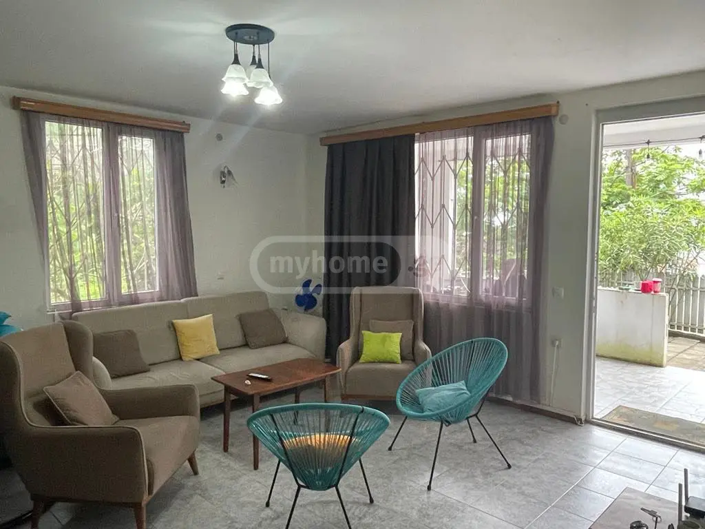 6 Room Private House For Sale view 2