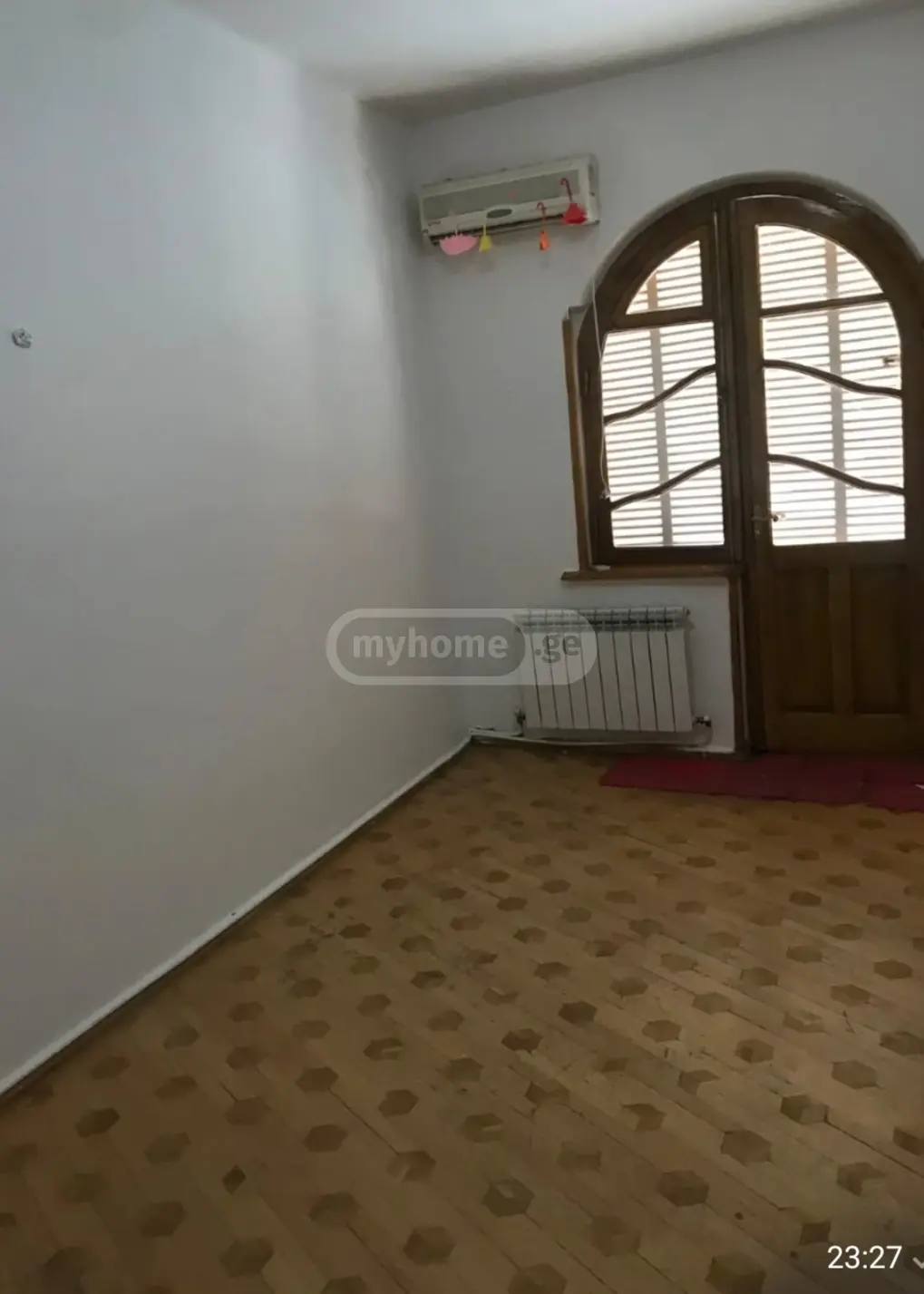 8 Room Private House For Sale view 3