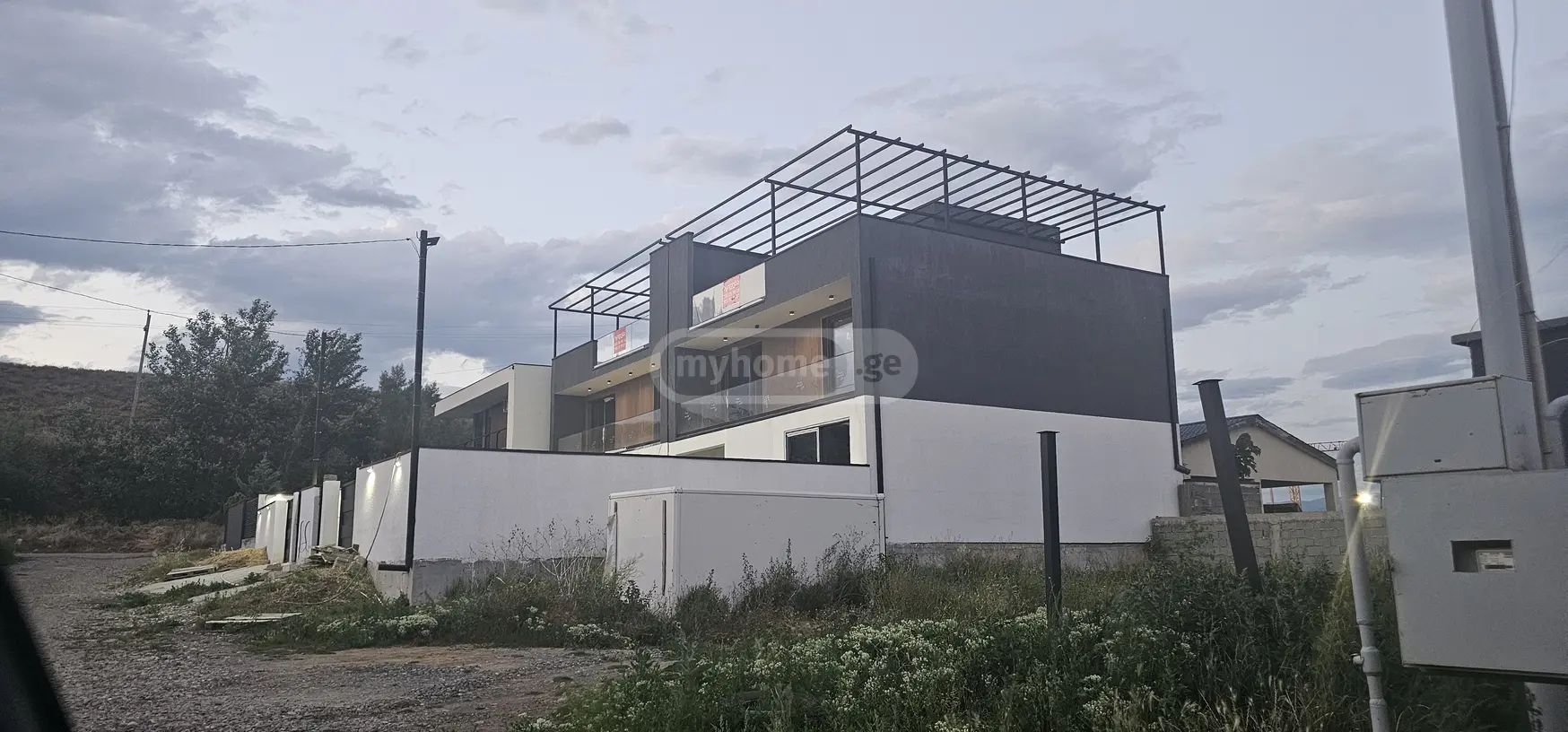 7 Room Private House For Sale view 2