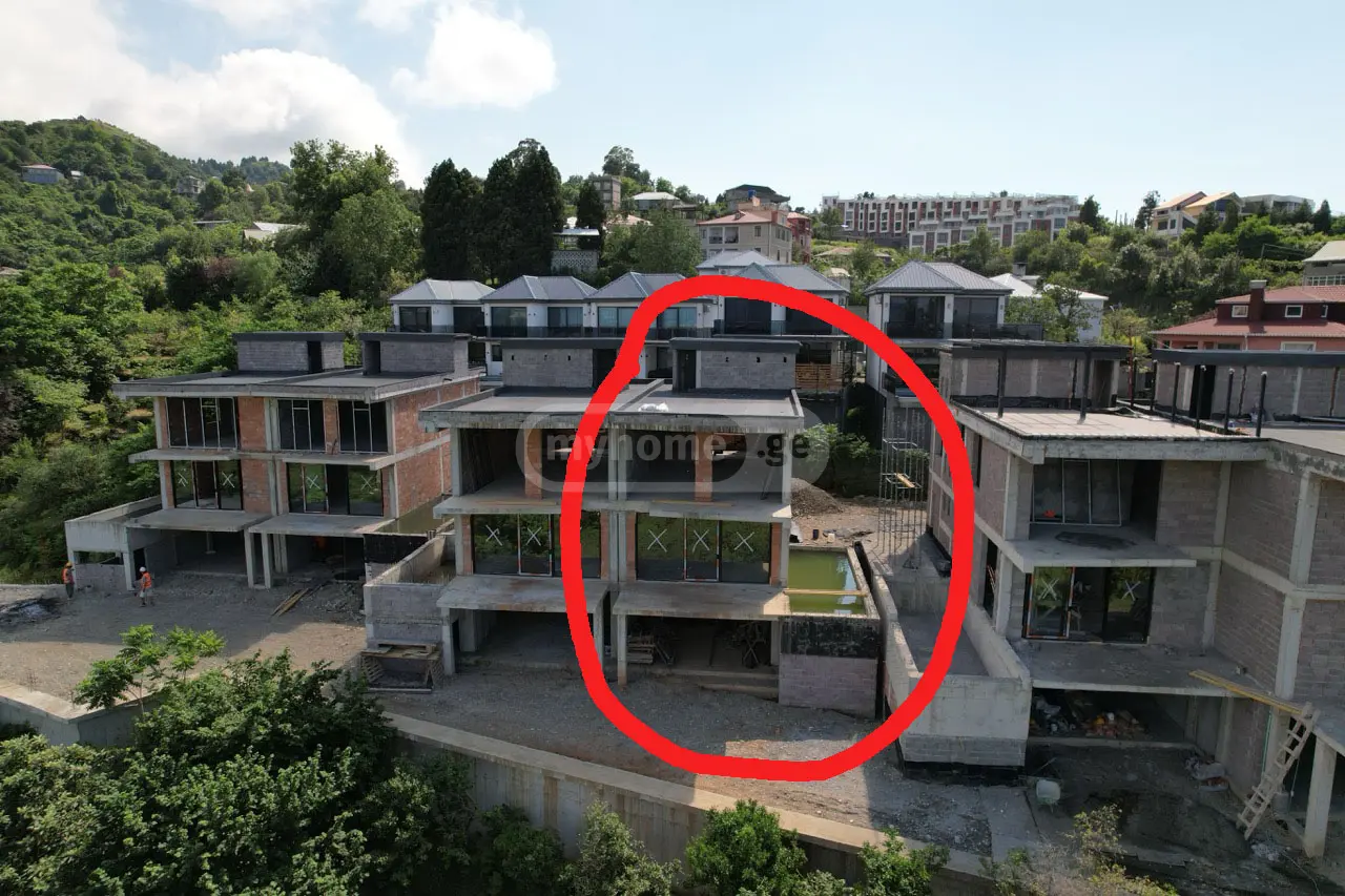 5 Room Private House For Sale view 2