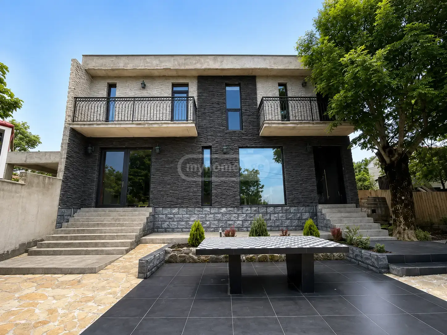 6 Room Private House For Sale view 2