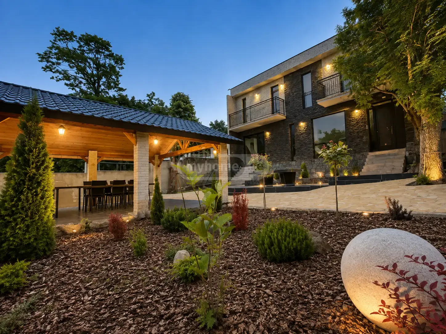 6 Room Private House For Sale view 1