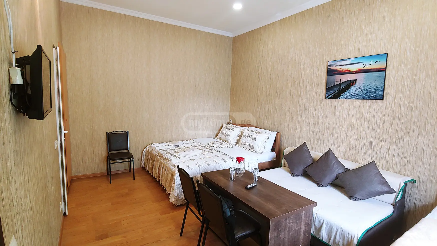 6 Room Hotel For Rent In Vera view 2
