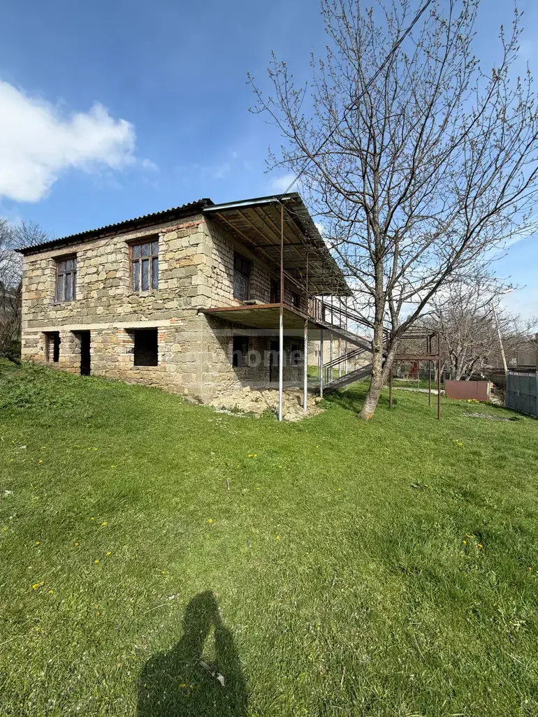 8 Room Private House For Sale view 2
