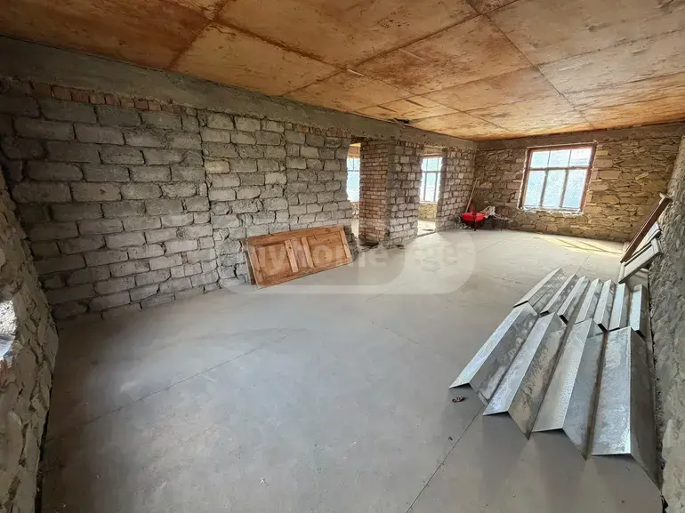 8 Room Private House For Sale view 3