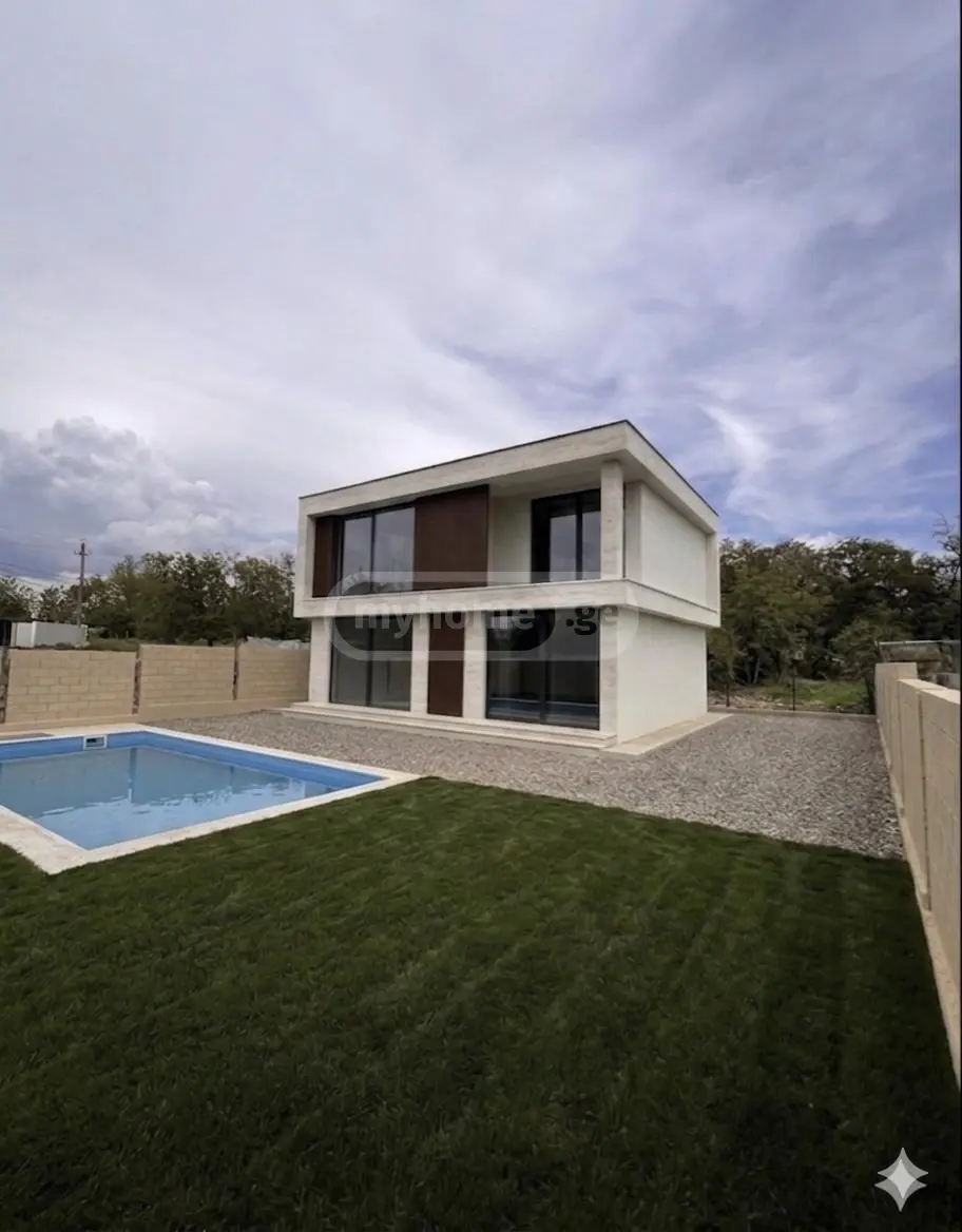 4 Room Private House For Sale view 2