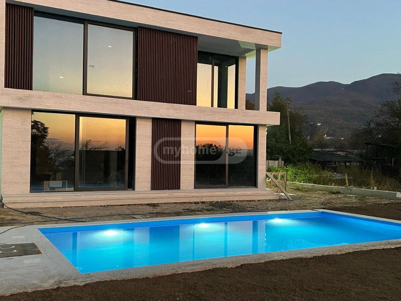 4 Room Private House For Sale view 1