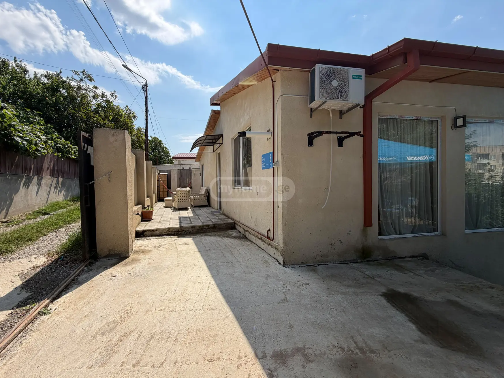 6 Room Private House For Sale view 2