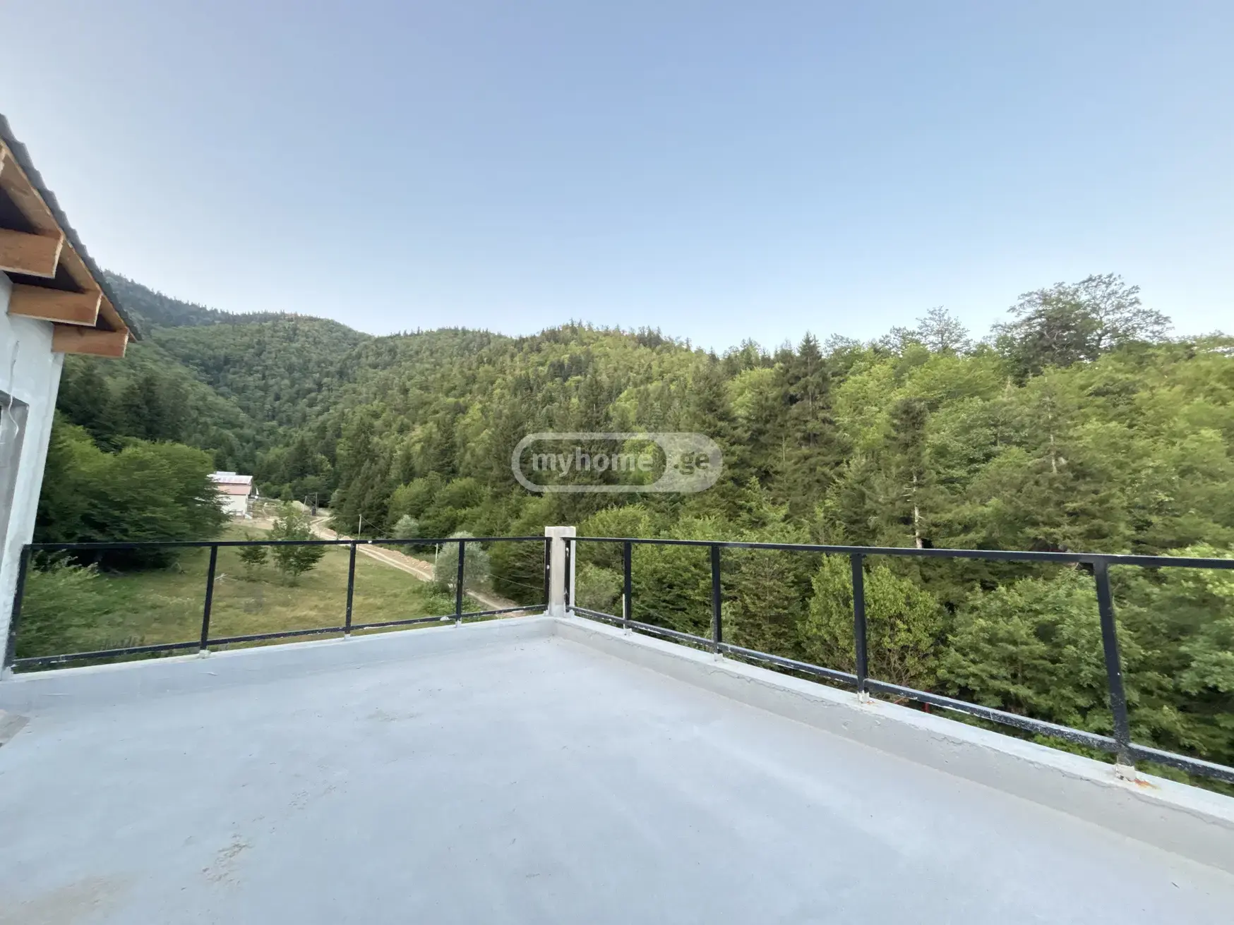 8 Room Private House For Sale view 11