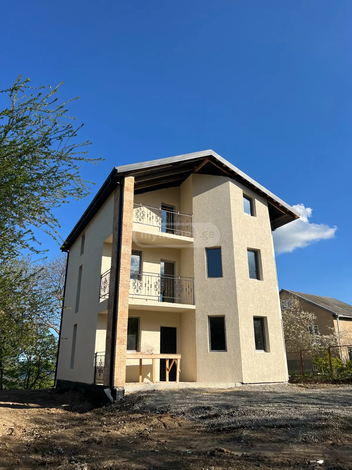 6 Room Private House For Sale view 4