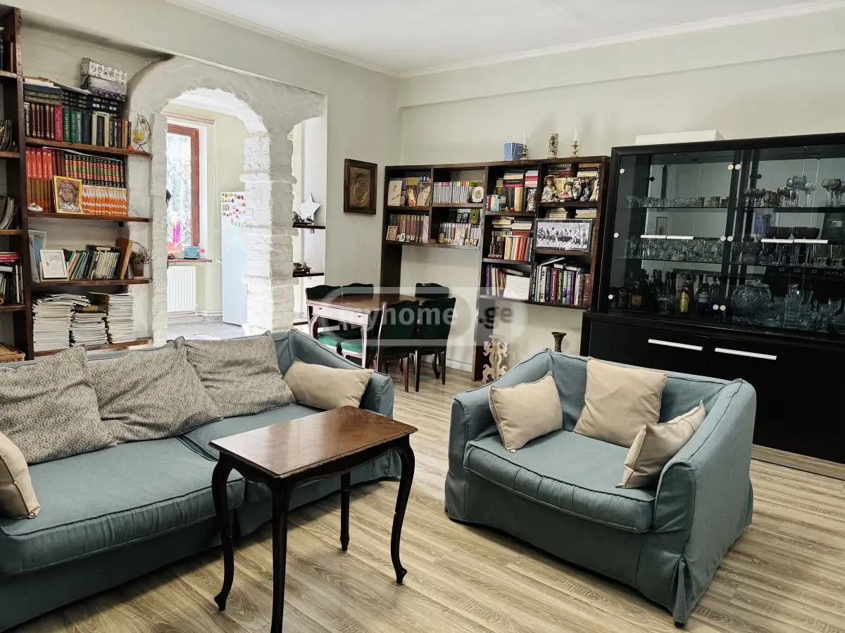 7 Room Apartment For Sale view 1