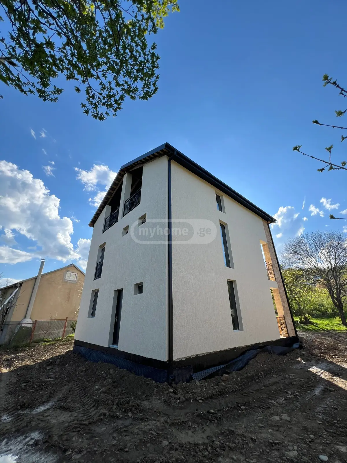 6 Room Private House For Sale view 3