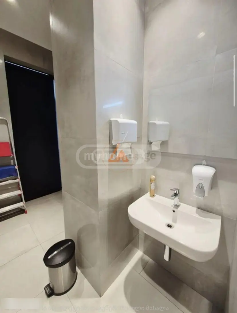 6 Room Country House For Rent In Vake view 4