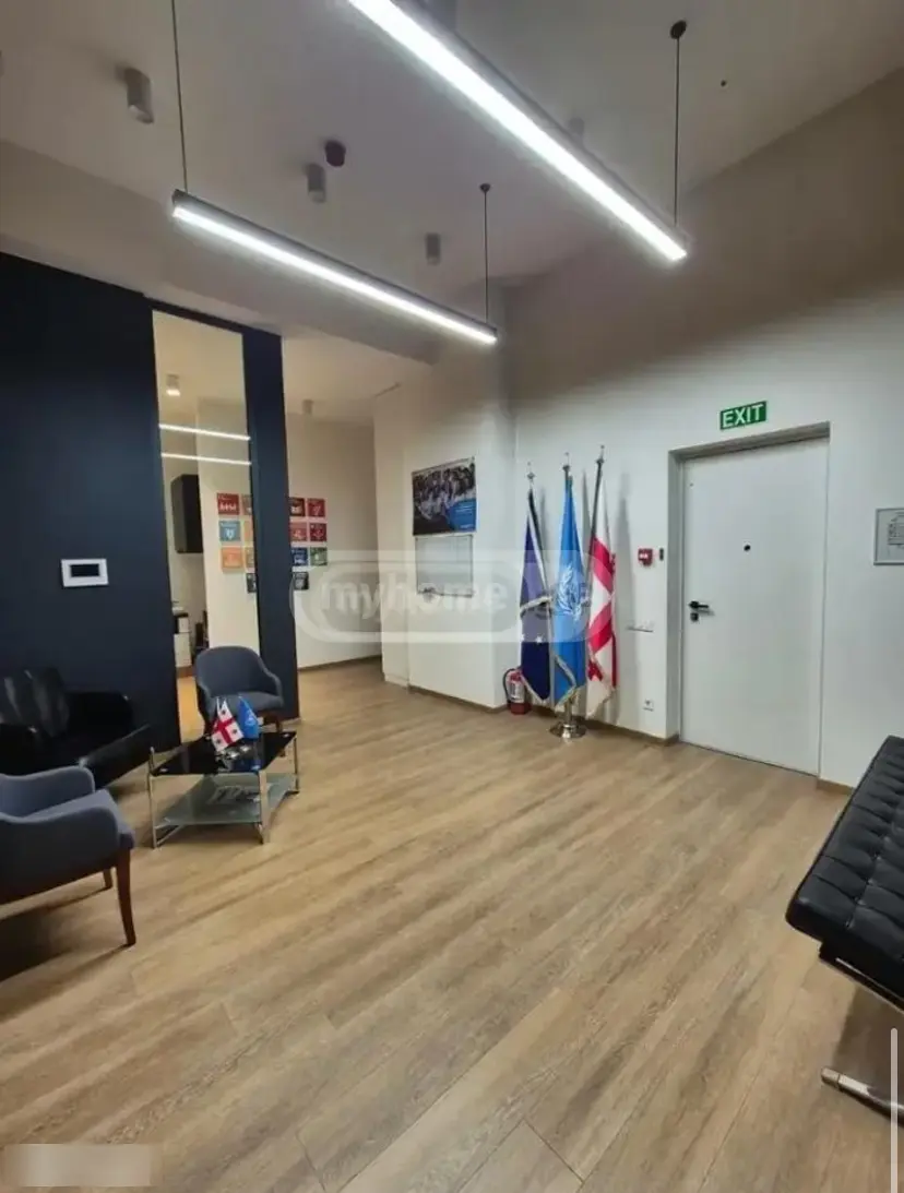 6 Room Country House For Rent In Vake view 8