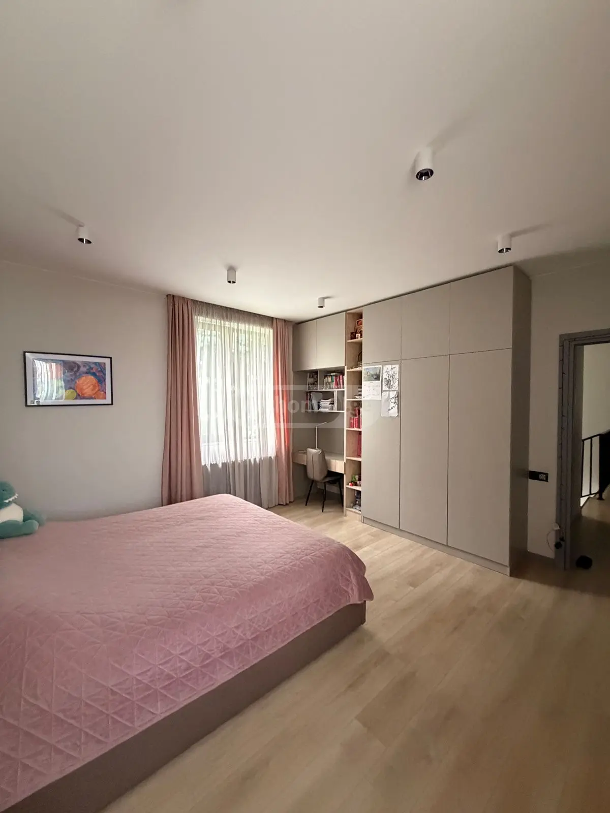 6 Room Private House For Sale view 8