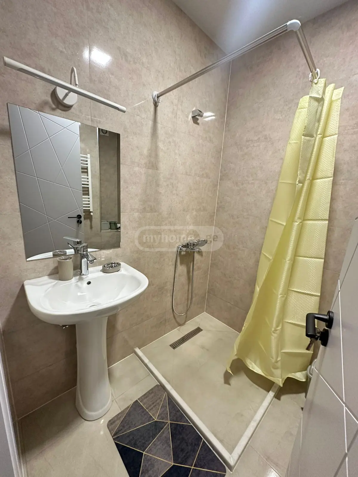 4 Room Apartment Daily Rent In Chugureti view 5