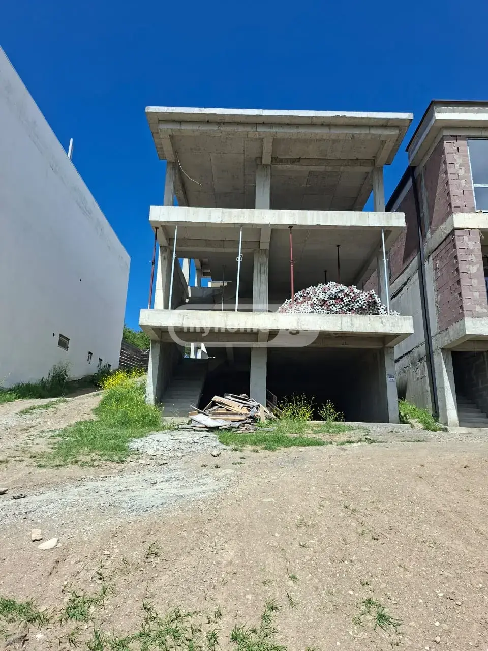 8 Room Private House For Sale view 1