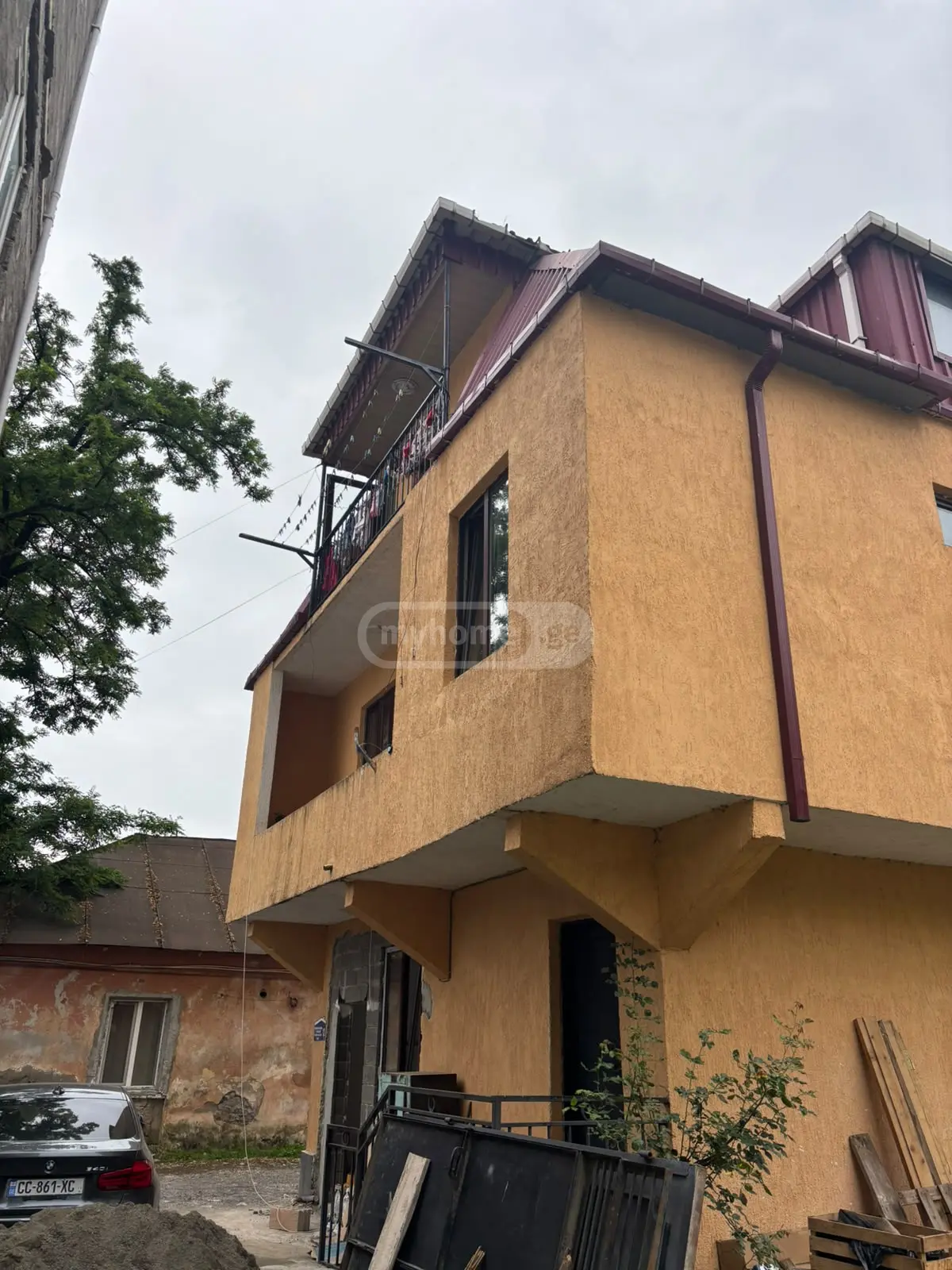 6 Room Private House For Sale view 3