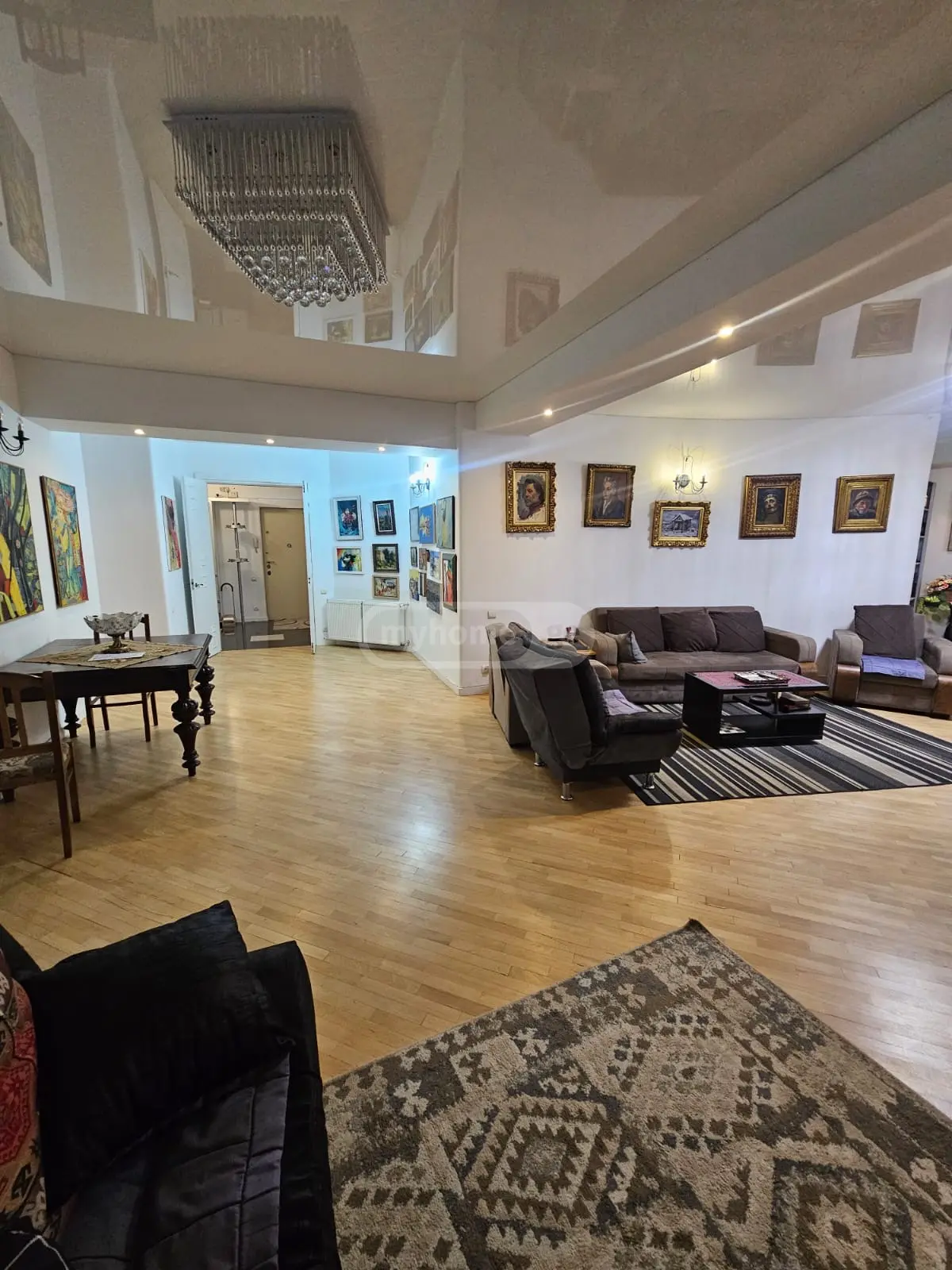 5 Room Apartment For Sale view 1