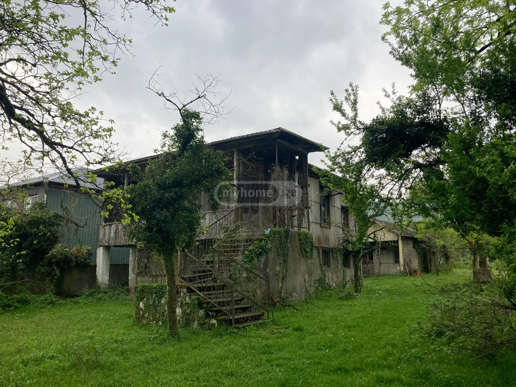 7 Room Private House For Sale view 4