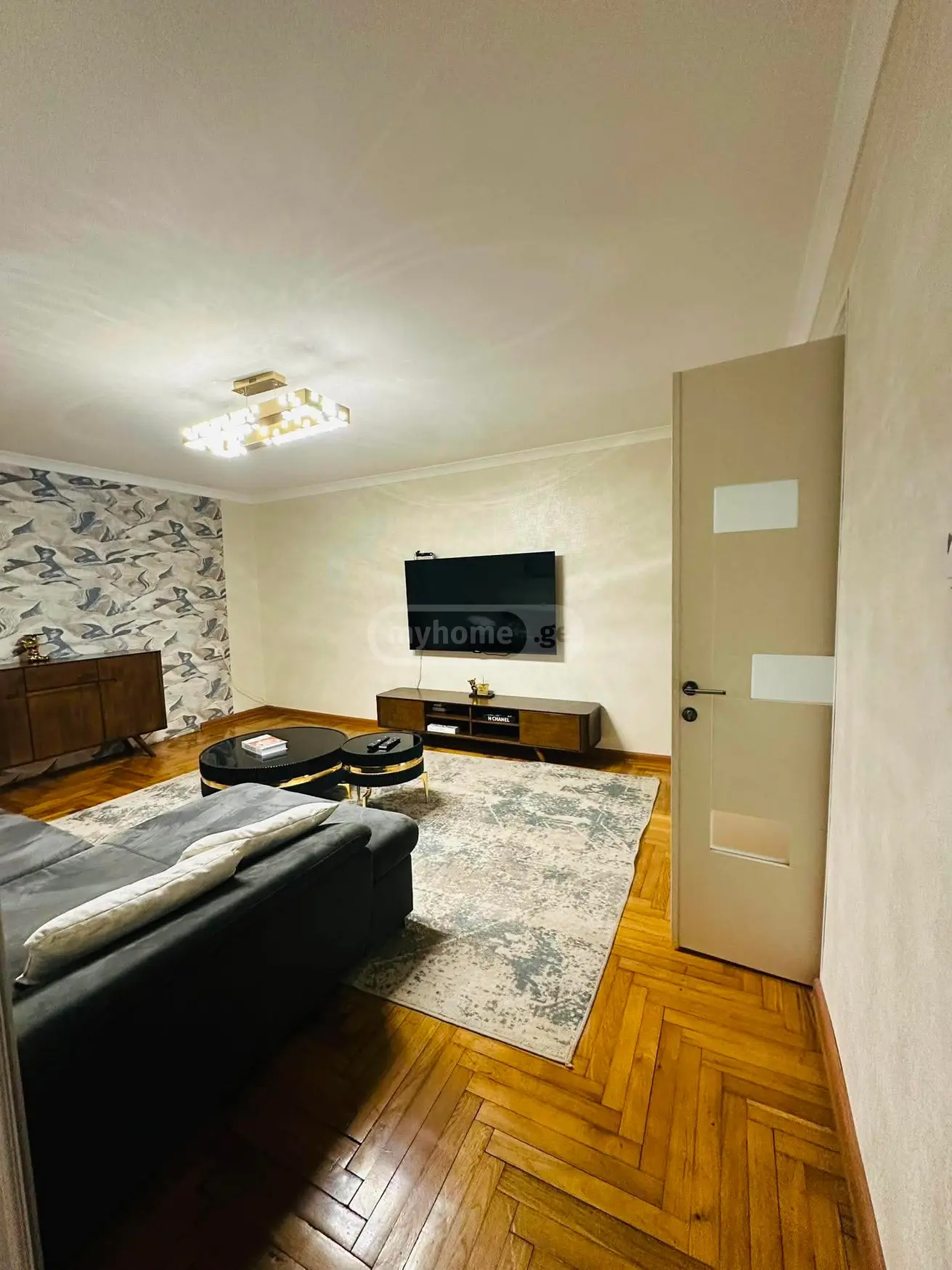 5 Room Apartment Daily Rent In Batumi view 6