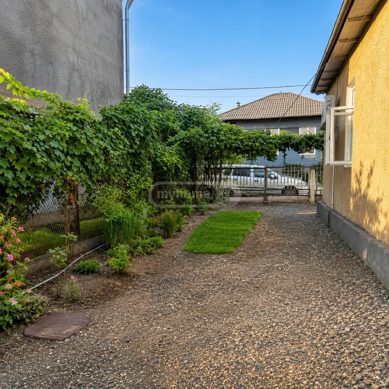 4 Room Private House For Sale view 3