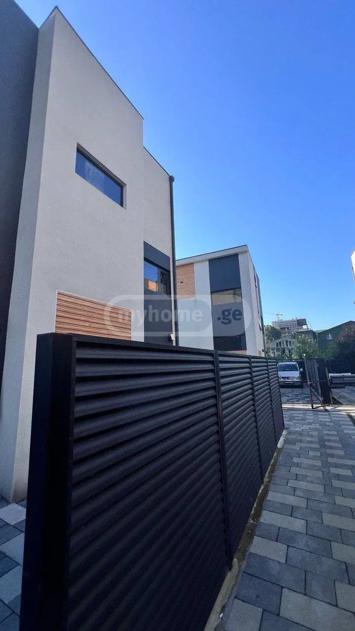 5 Room Private House For Sale view 4