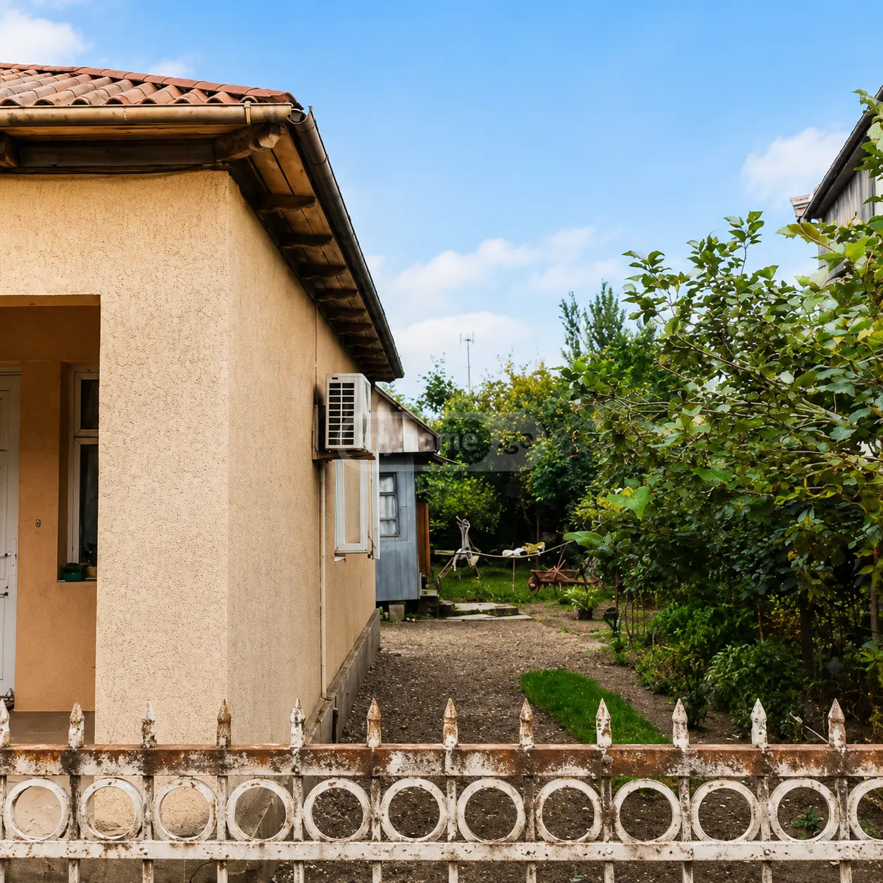4 Room Private House For Sale view 2