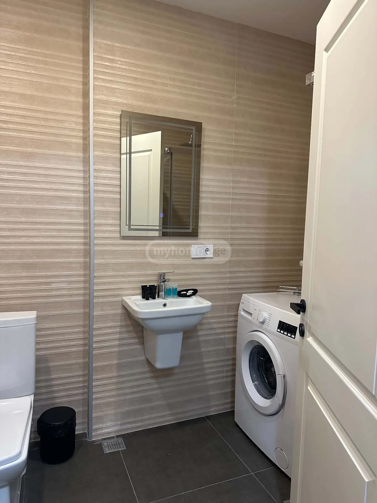 3 Room Apartment Daily Rent In Kakhabri District, In Batumi view 9