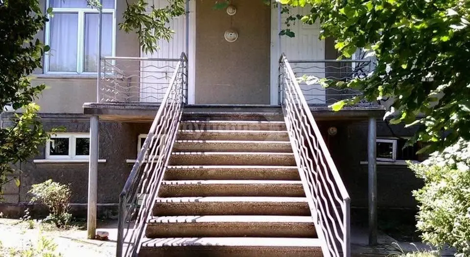 5 Room Private House For Rent In Zugdidi view 1