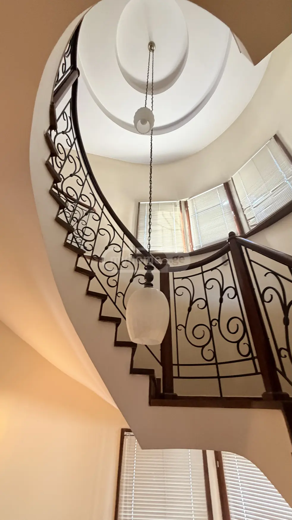 9 Room Private House For Sale view 2